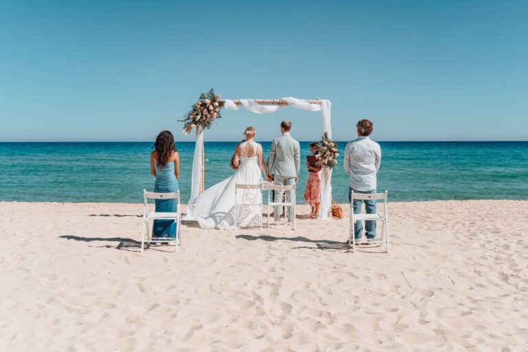 der Vollzug der rechtsgültigen Trauung, Strandhochzeit - meer sardinien urlaub