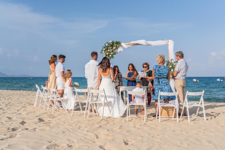 die Zeremonie der Strandhochzeit - meer sardinien urlaub