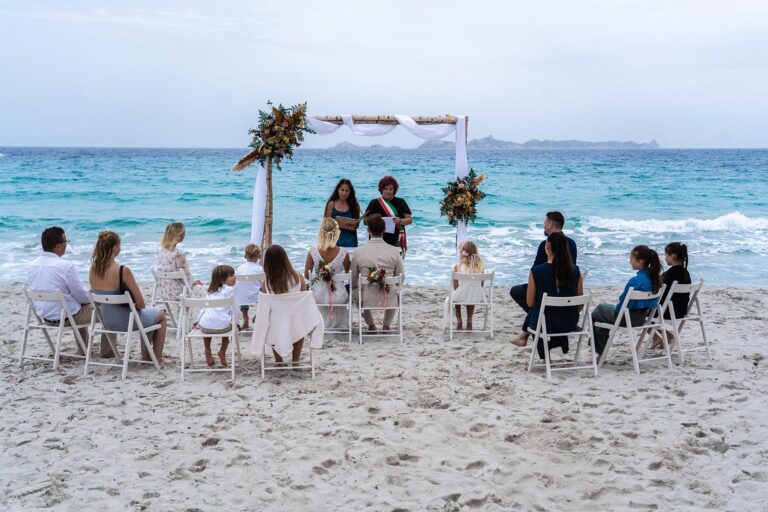 die rechtsgültige Trauungszeremonie am Strand - meer sardinien urlaub