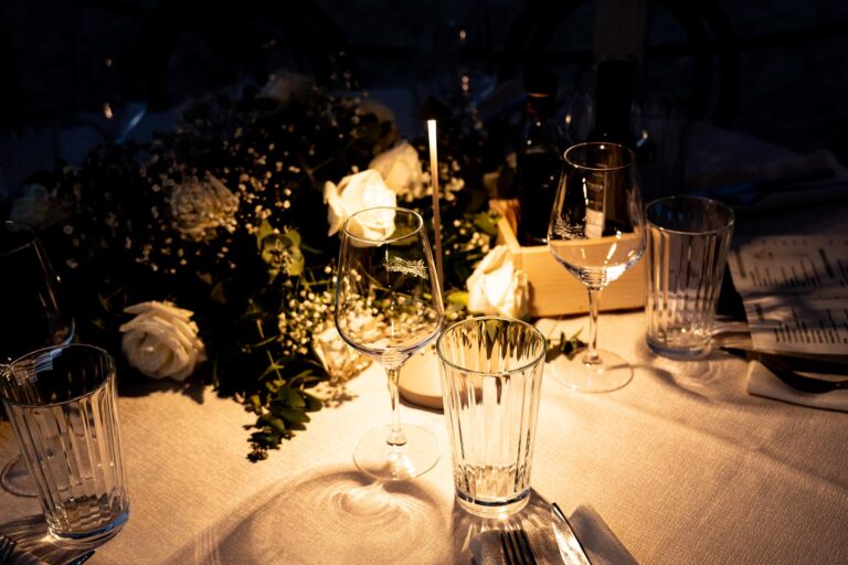 ein romantisches Abendessen am Strand nach der Trauung - meer sardinien urlaub