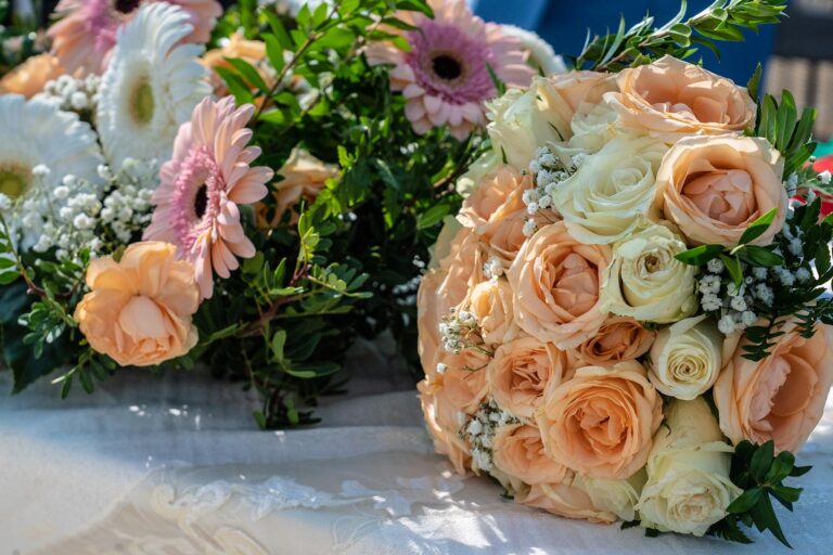 Blütenpracht zur Trauung in der Festung Fortezza, Villasimius - meer sardinien urlaub
