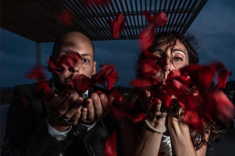 Blumen nach der standesamtlichen Trauung in Pula - meer sardinien urlaub