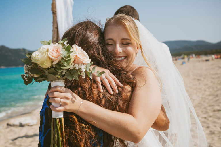 Herzliche Begrüßung beim ersten Kennenlernen mit der Hochzeitsplannerin Jolanda für Ihre Hochzeit auf Sardinien