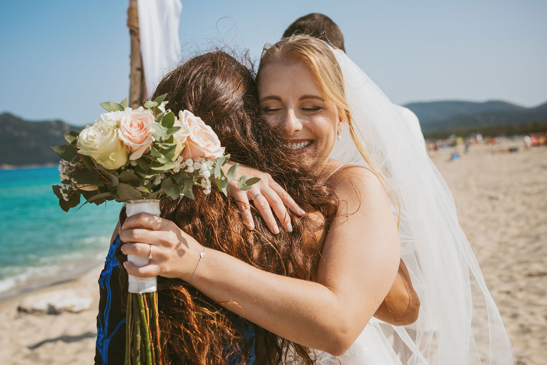 Herzliche Begrüßung beim ersten Kennenlernen mit der Hochzeitsplannerin Jolanda für Ihre Hochzeit auf Sardinien