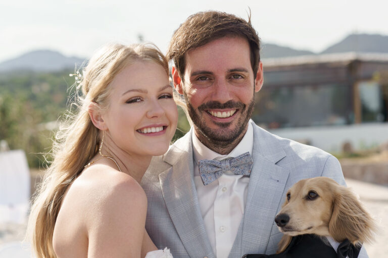 Mama-und-Papa-haben-heute-geheiratet-und-ich-bin-mit-dabei,-Strandhochzeit---meer-sardinien-urlaub