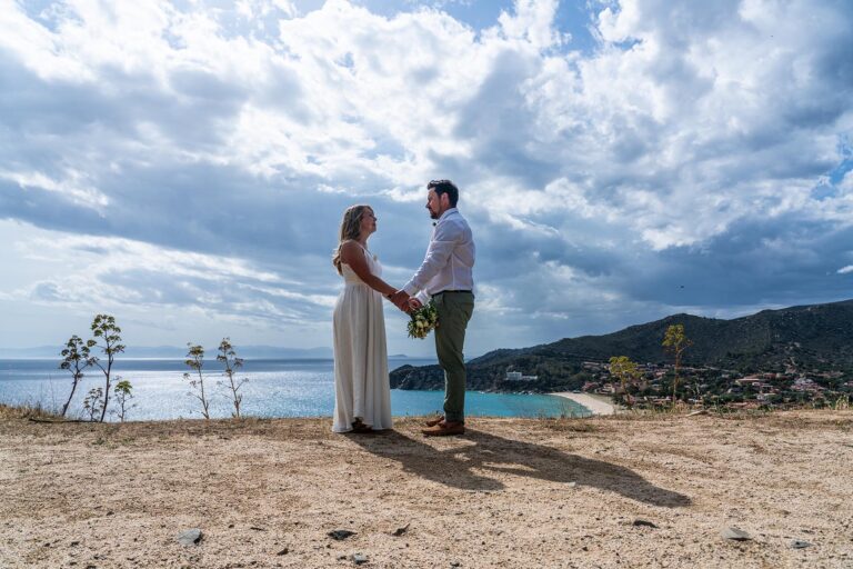 Paar-Shooting im Anschluss an die freie Trauung - meer sardinien urlaub