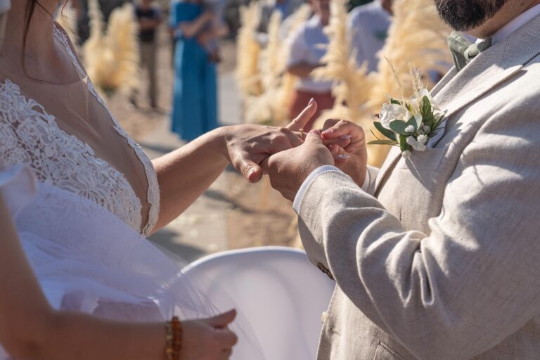 Ringtausch auf der Strandhochzeit - meer sardinien urlaub