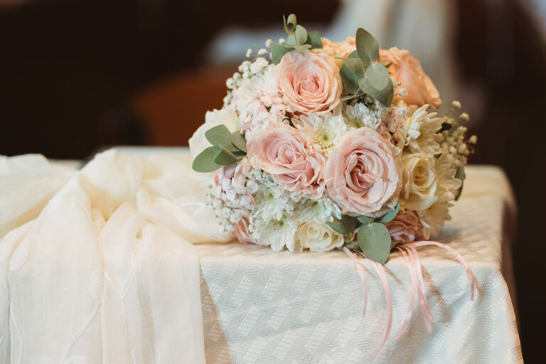 der-Brautstrauss,-Trauung-im-Standesamt---meer-sardinien-urlaub