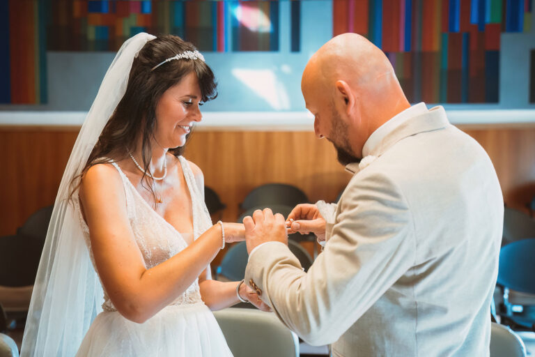 der-Ringtausch,-Trauung-im-Standesamt---meer-sardinien-urlaub