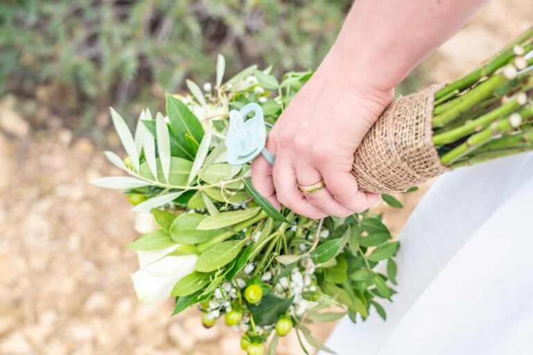 der zur Natur-Location passende Brautstrauss, freie Trauung - meer sardinien urlaub