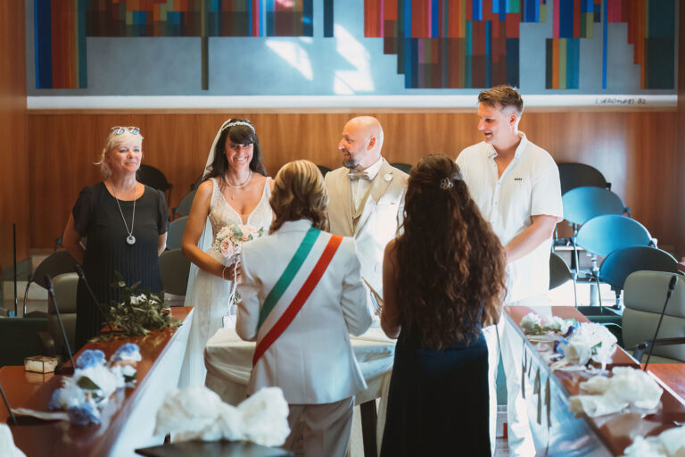 die-Zeremonie-im-Gemeindesaal,-Trauung-im-Standesamt---meer-sardinien-urlaub