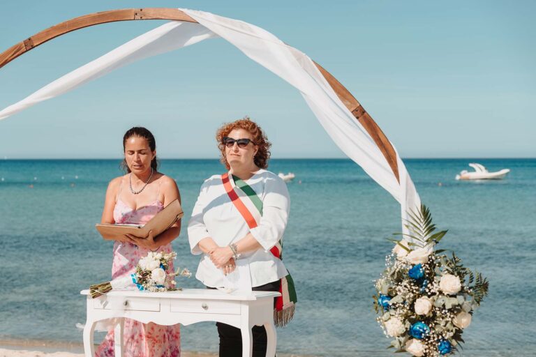 die-rechtsgültige-Strandhochzeit---meer-sardinien-urlaub