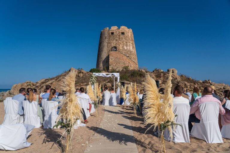 ein eindrucksvoller Blick auf die Trauungslocation - meer sardinien urlaub