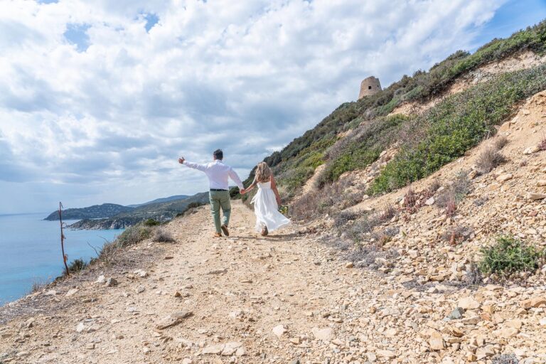 ein kleiner Spaziergang im Anschluss an die freie Trauung - meer sardinien urlaub