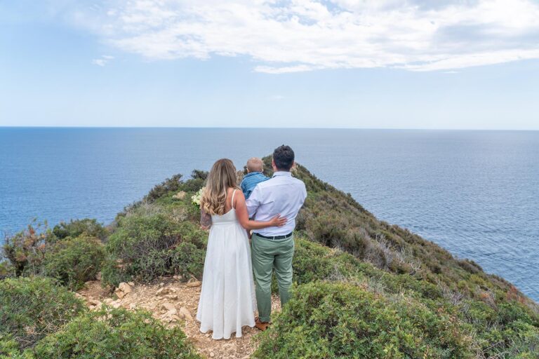 ein wunderbares Gefühl als Familie einen neuen Lebensabschnitt zu beginne, freie Trauung - meer sardinien urlaub
