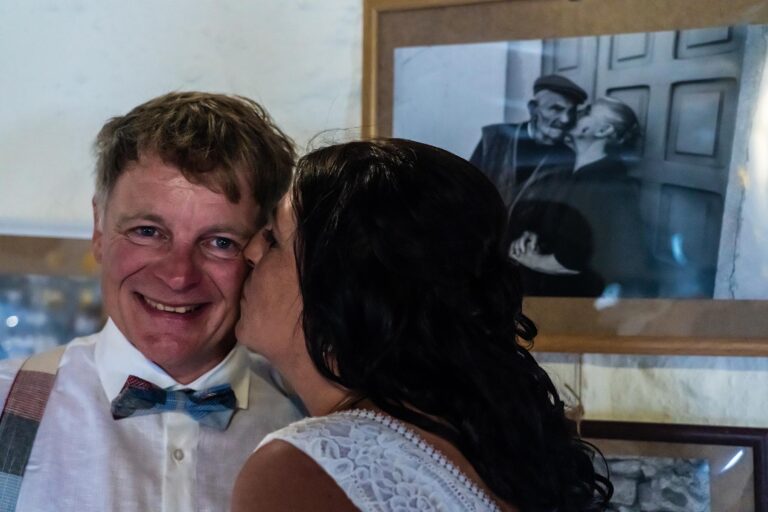 glücklich bis ins hohe Alter, der perfekte Wunsch zur Strandhochzeit - meer sardinien urlaub