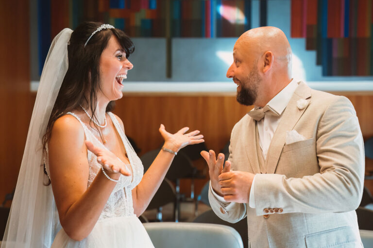 wir-haben-es-tatsächlich-gemacht,-wir-sind-verheiratet,-Trauung-im-Standesamt---meer-sardinien-urlaub