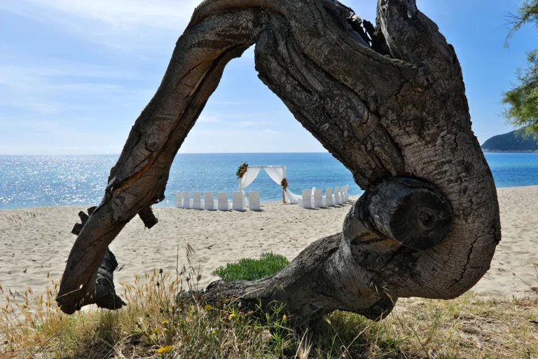 Blick auf das Hochzeitssetting, Strandhochzeit, meer sardinien urlaub