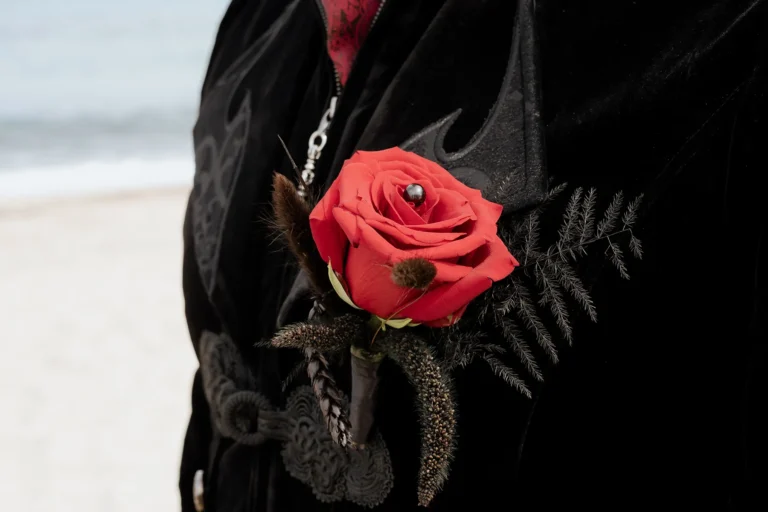 Detail-Liebe auch bei der Bekleidung, Strandhochzeit - meer sardinien urlaub