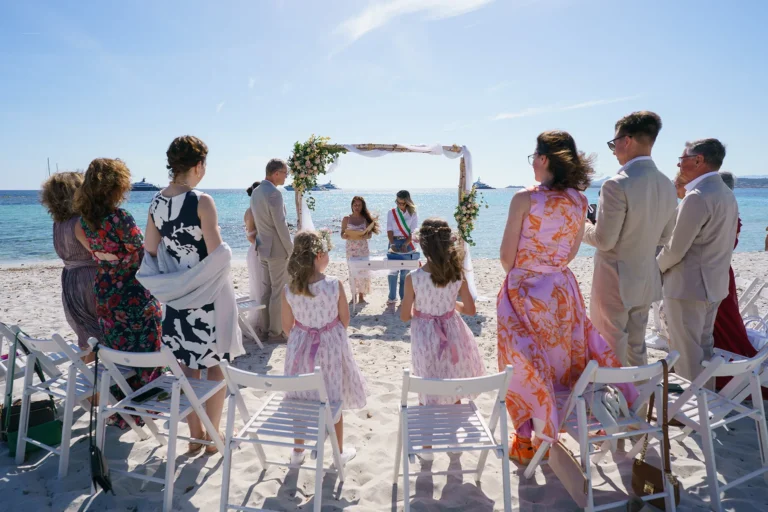 Einblick in die Trauungszeremonie, Strandhochzeit, meer sardinien urlaub