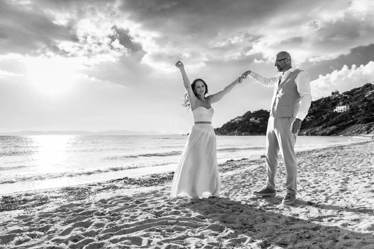Hurra wir haben geheiratet, Strandhochzeit - meer sardinien urlaub