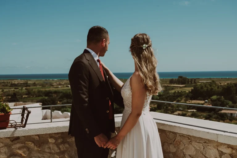 Paar-Shooting im Anschluss an die Trauung im Rathaus - meer sardinien urlaub