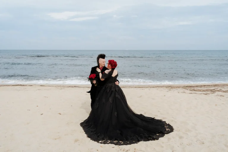 Paar-Shooting nach der Strandhochzeit - meer sardinien urlaub