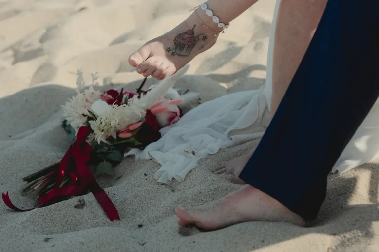 das Ja-Wort mit den Füßen im Sand, Strandhochzeit - meer sardinien urlaub