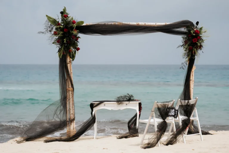 das phantastische Setting zur Strandhochzeit - meer sardinien urlaub