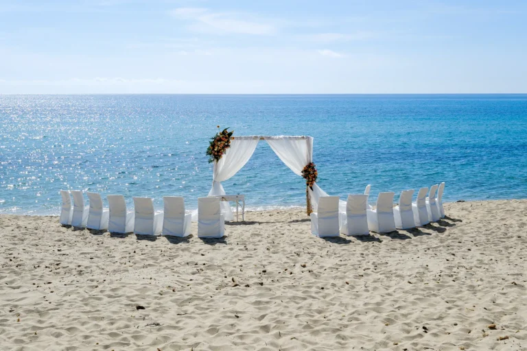 das traumhafte Hochzeitssetting, Strandhochzeit, meer sardinien urlaub