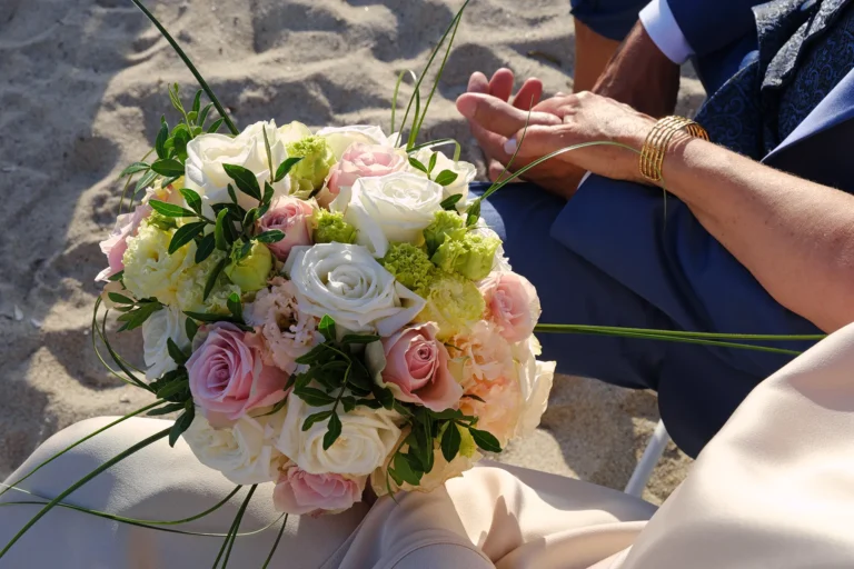 der Brautstrauß, Strandhochzeit, meer sardinien urlaub