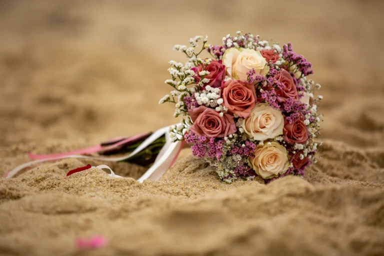 der Brautstrauss im Sand, Strandhochzeit, meer sardinien urlaub