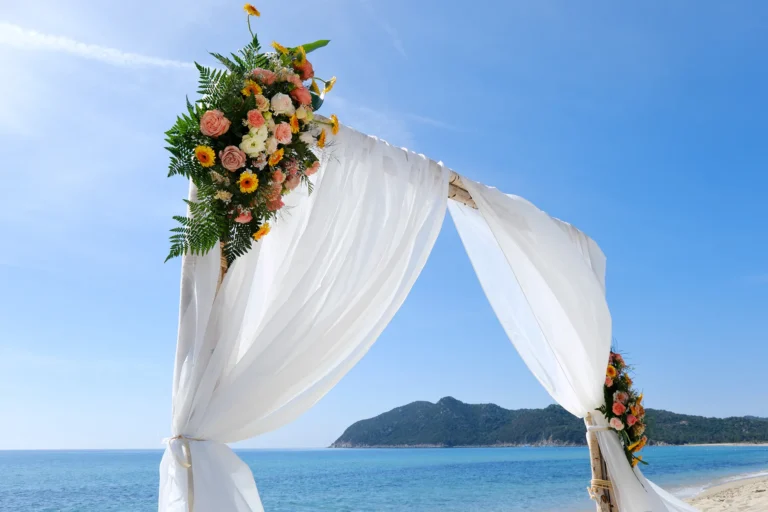 die Blumen zur Strandhochzeit, meer sardinien urlaub