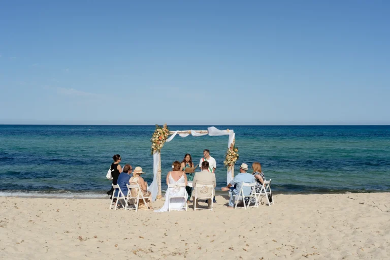 die Hochzeitsgesellschaft, Strandhochzeit - meer sardinien urlaub