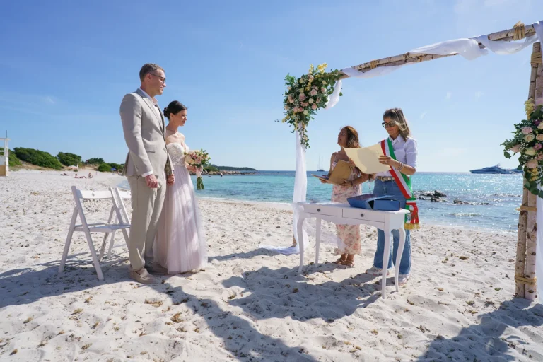 die Trauung am Strand, Strandhochzeit, meer sardinien urlaub