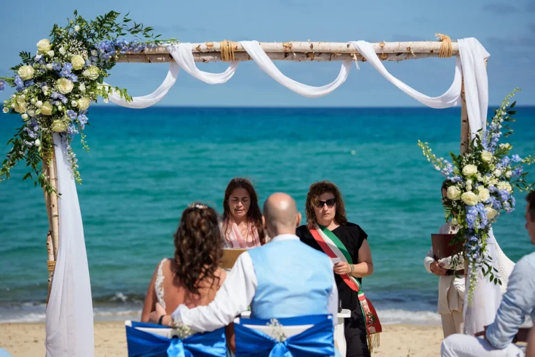 die Trauungszeremonie, Strandhochzeit - meer sardinien urlaub