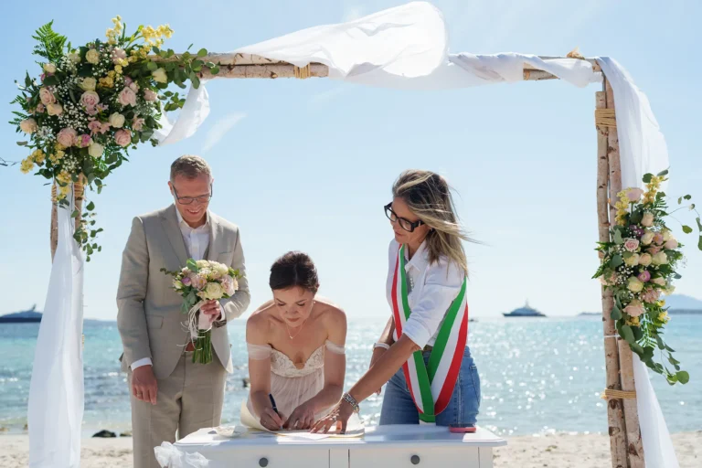 die Unterzeichnung der Urkunde, Strandhochzeit, meer sardinien urlaub