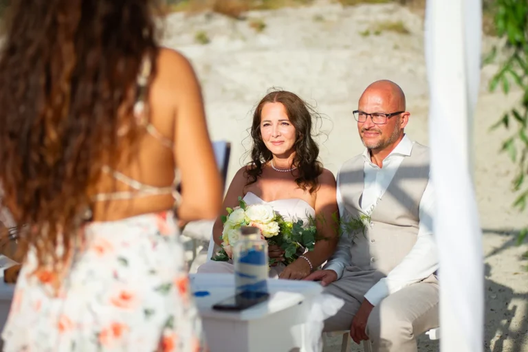 die Zeremonie der Strandhochzeit - meer sardinien urlaub