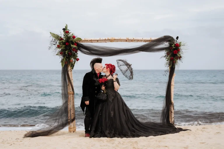 magisches Paarshooting nach der Strandhochzeit - meer sardinien urlaub