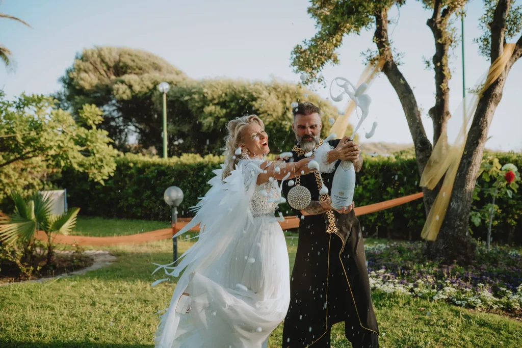 nun ist Sekt-Zeit, Strandhochzeit, meer sardinien urlaub