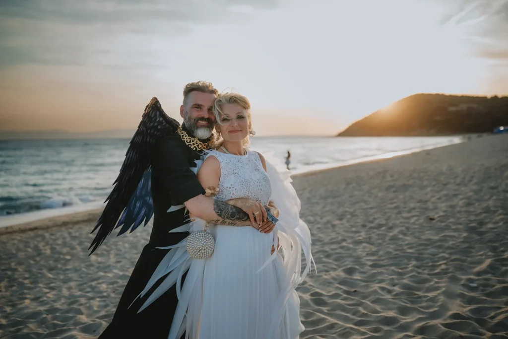 schönes Paar-Shooting, Strandhochzeit, meer sardinien urlaub