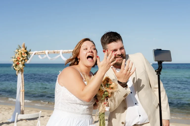 wir haben es geschafft, Strandhochzeit - meer sardinien urlaub