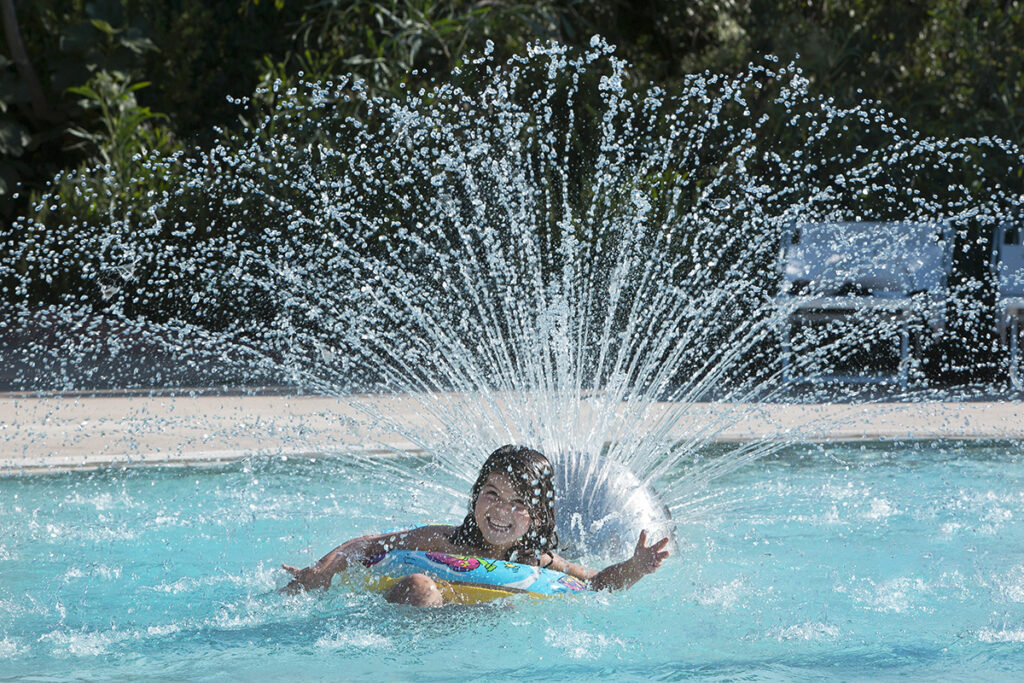 Spielspass im Kinderpool des Hotels Le Palme der Anlage Le Dune, Badesi - meer sardinien urlaub