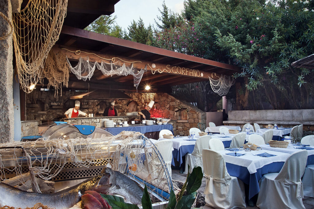 das Restaurant Scorfano des Hotels Le Dune, Badesi - meer sardinien urlaub