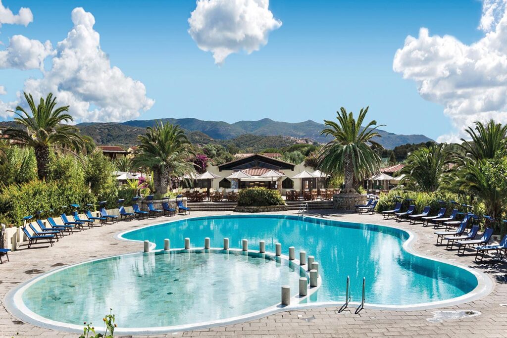 der Pool des Hotels Le Palme der Anlage Le Dune, Badesi - meer sardinien urlaub