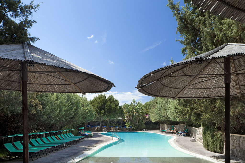 der Pool des Hotels Le Rocce der Anlage Le Dune, Badesi - meer sardinien urlaub