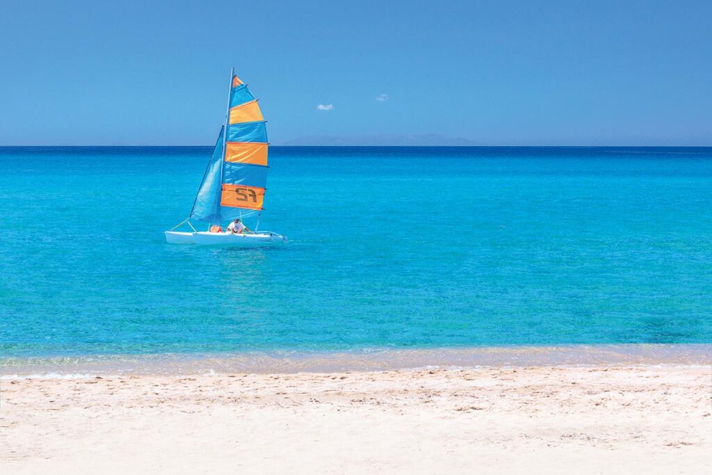 der Strand des Hotesl Le Dune bei Badesi - meer sardinien urlaub