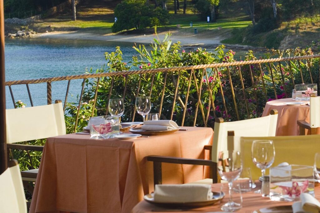 Das Restaurant Il Paguro des Hotels Thalasso & Spa Capo D´Orso beim Aparthotel Residence Il Mirto, Palau - meer sardinien urlaub