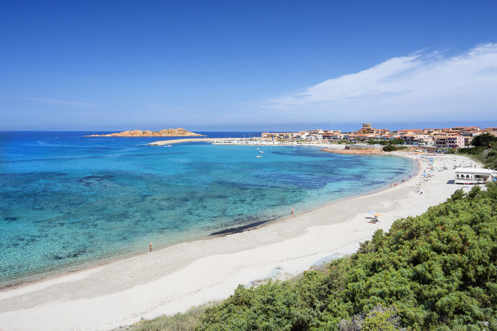 Der lange Strand beim Hotel Relax Thalasso & Spa Torreruja, Isola Rossa - meer sardinien urlaub