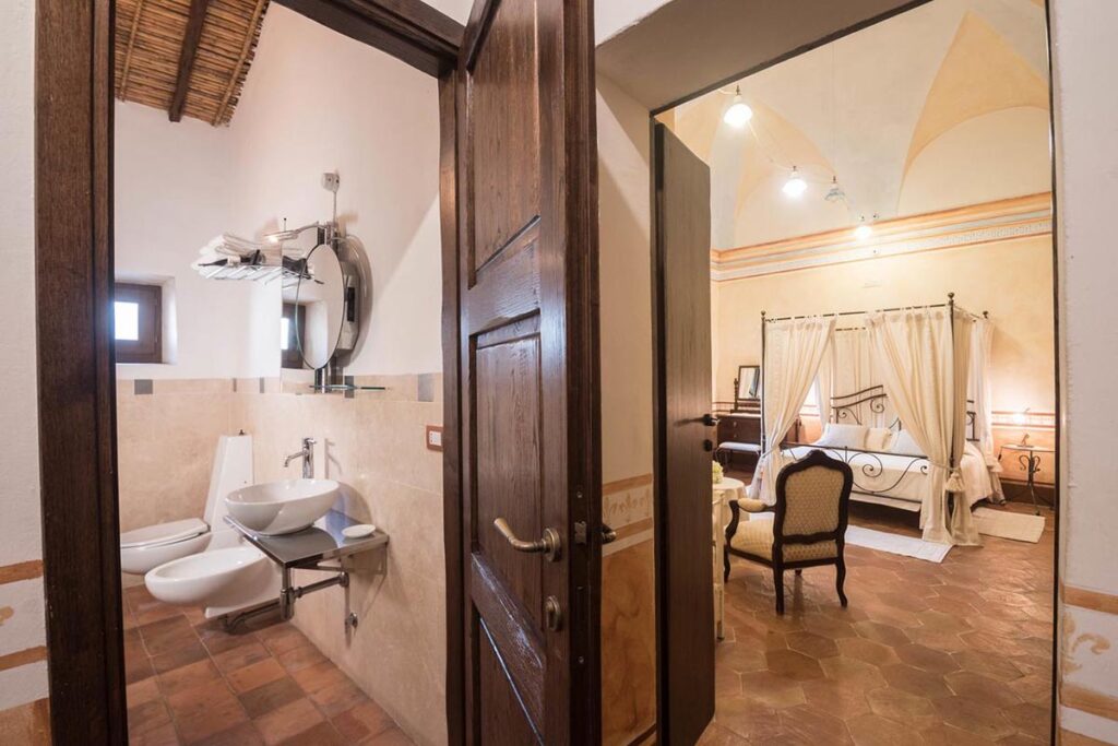 Blick in die Deluxe-Suite Diamante vom Hotel Anticos Palathos, Orosei - meer sardinien urlaub
